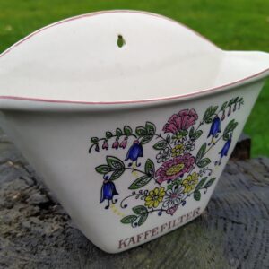 Smuk porcelæns kaffefilter holder str 4.