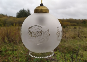 Smuk antik pendel med materet glas.