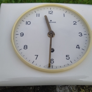 Antik mekanisk køkkenur i porcelæn fra Junghans