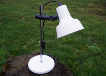 Smuk flødehvid retro kontorlampe