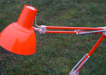 Sjælden orange LUXO arkitektlampe. Dansk design.