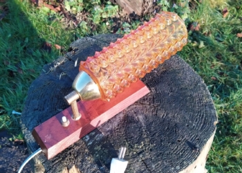 Smuk vintage væglampe med cognac farvet glas