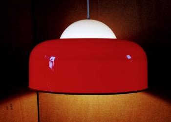 Sjælden og smuk orangerød retro lampe. 38 cm.