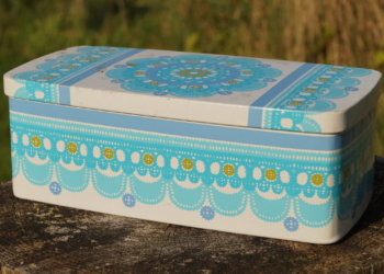 IRA dansk design dåse. 15 x 13 cm. Fremstår meget smuk.