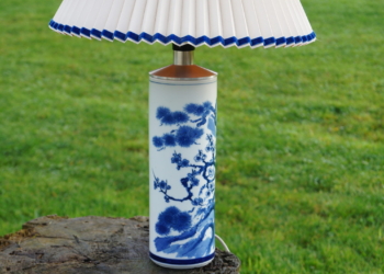 Stor smuk tidsellampe fra Thy trading – Porcelæn design Vintage. Dansk design