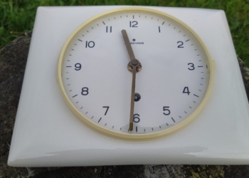 Antik mekanisk køkkenur i porcelæn fra Junghans