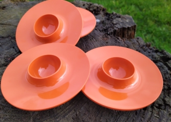 4 STK lækre dansk design Rosti æggebægre i orange. Sætpris