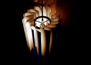 Lamellamper til stort spisebord. 2 STK eksklusive design spisebordslamper / store. Med nymonterede sorte stofledninger.