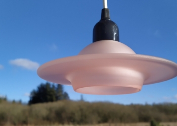 Sjælden retro UFO lampe i glas med rødt skær.Dansk design model “Inter”