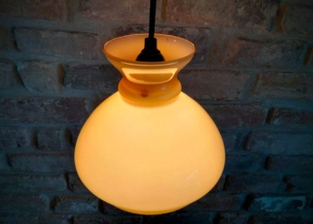 Smuk Holmegaard lys karamel pendel. Upcyclet 18 cm