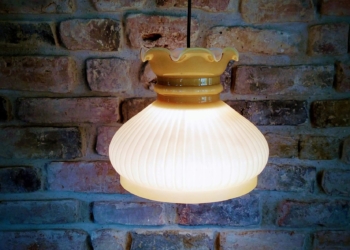 Smuk stor gullig unika Holmegaard glaspendel. Upcyclet. 27 cm