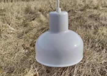 Smuk keramik retro køkken lampe. Hvid glasur. 17×17 cm