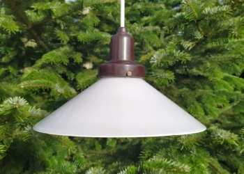 Holmegaard opalglas pendel med original bakelit fatning. Klargjort. 24 cm