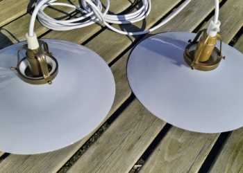 Holmegaard opalglas pendler. Sæt med 2 STK. klargjorte. 25,5 cm. De flade modeller.