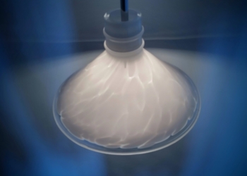 Smuk stor glaspendel med svanefjer mønster. Dansk design. El- Light. Klargjort 30 cm