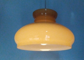Smuk stor Holmegaard upcycled antik glaspendel i sandfarvet glas. 27 cm. Smuk unika pendel.