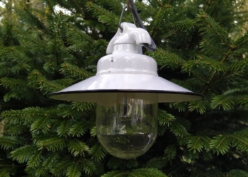 Stor smuk industri pendel i porcelæn og emalje. Med nye ledning m.m. 25 cm og imponerende smuk.