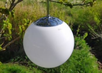 Retro opalglas kuglependel i dansk design fra Odreco. 20 cm.