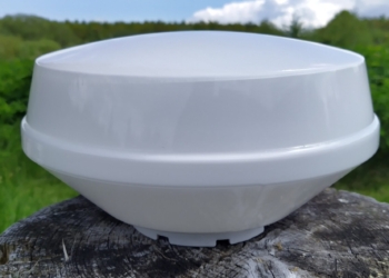 Stor smuk Ifö væg eller loft plafond med opalglas og porcelæns ophæng. Ifö 6085