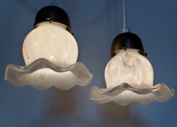 2 smukke massive glas pendler med messing ophæng. Nyt el. 15 cm. Sætpris