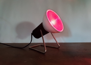 Original OBH infarød lampe. Klassisk retro.