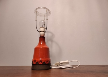 Keramik bordlampe i dansk design med nyt el. Holbæk model 549 i orange glasur.