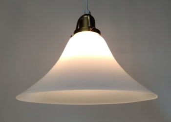 Dansk design pendel i opalglas fra Horn. Type 774
28,5 cm