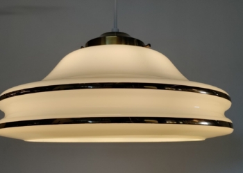 Stor Rejmyre lampe til spisebordet. 35 cm med guldbånd.