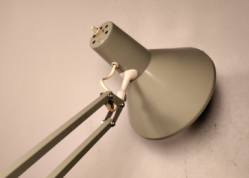 Smuk HCF arkitekt lampe i særdeles god stand fra 60 erne.