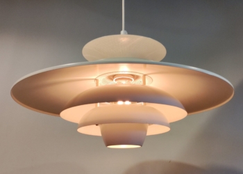 Smuk fejlfri Jeka retro spisebord lampe fra 90 erne. Stilren hvid 47 cm. Nyt el.